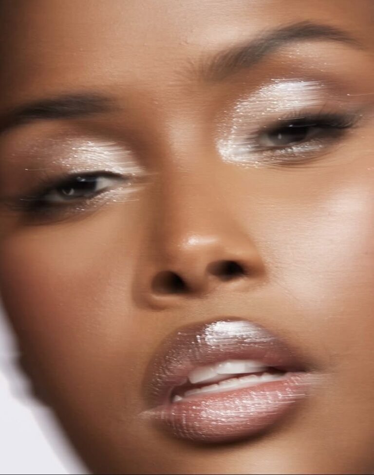 How to Tightline Your Eyes for a Defined Look